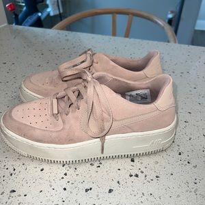 Nike blush suede platform shoes size 8